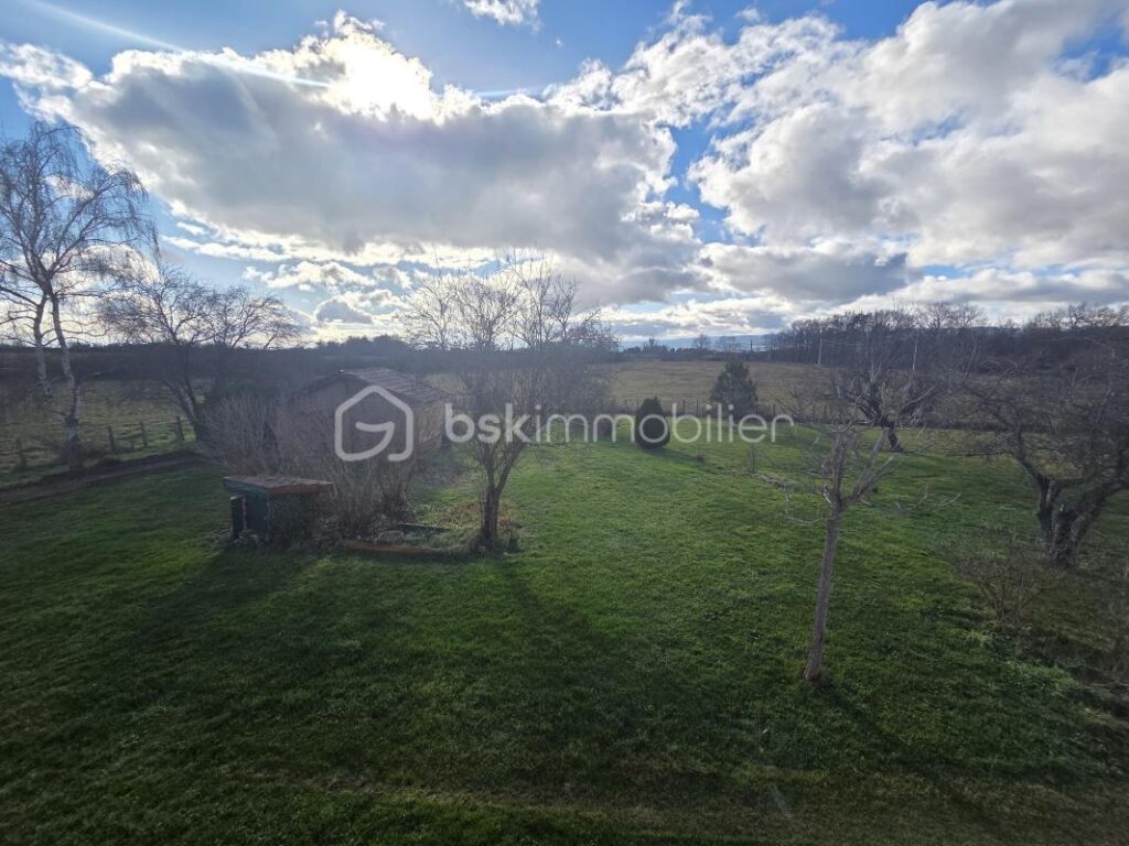 Ferme de 142m2 a saint etienne le molard – 4 pièces – 3 chambres – 142 m²