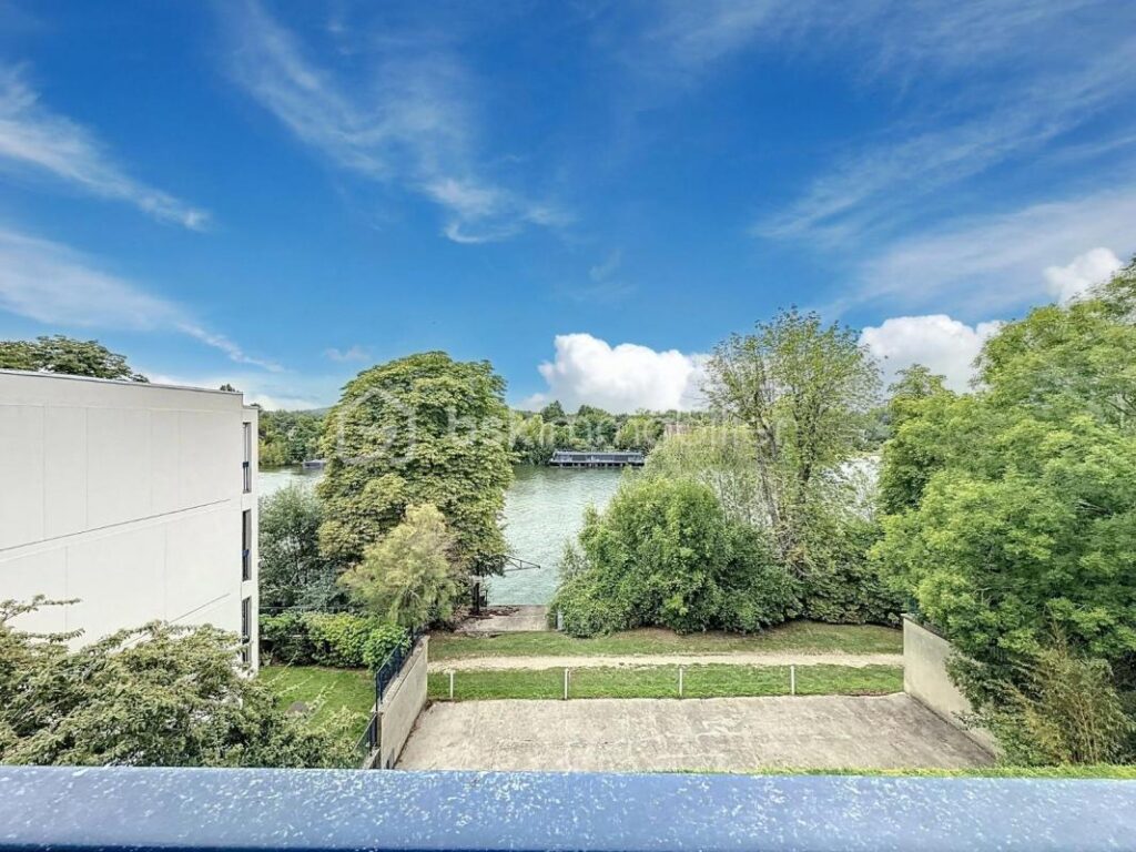 Triel sur Seine – Bel appartement lumineux de 4 pièces avec balcon, vue sur SEINE avec cave et parking privé – 4 pièces – 2 chambres – 80 m²