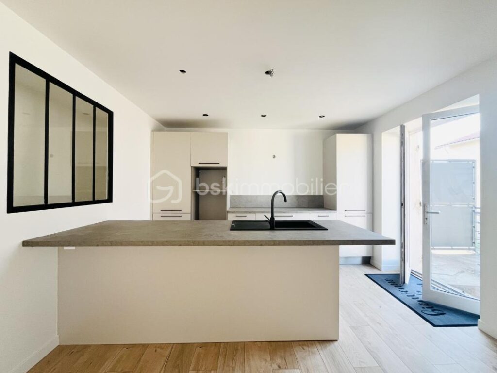 Maison de charme rénovée – 135m² au cœur d’une ferme rénovée – Proche Villefranche-sur-Saône – 4 pièces – 3 chambres – 120 m²