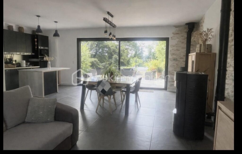 🏡 A 2 KM DE LA GARE , SAINTES RIVE DROITE ❤️Maison de plain pied classée C ! secteur Terrefort terrain de 1880 M2 aucun travaux ! – 5 pièces – 3 chambres – 100 m²