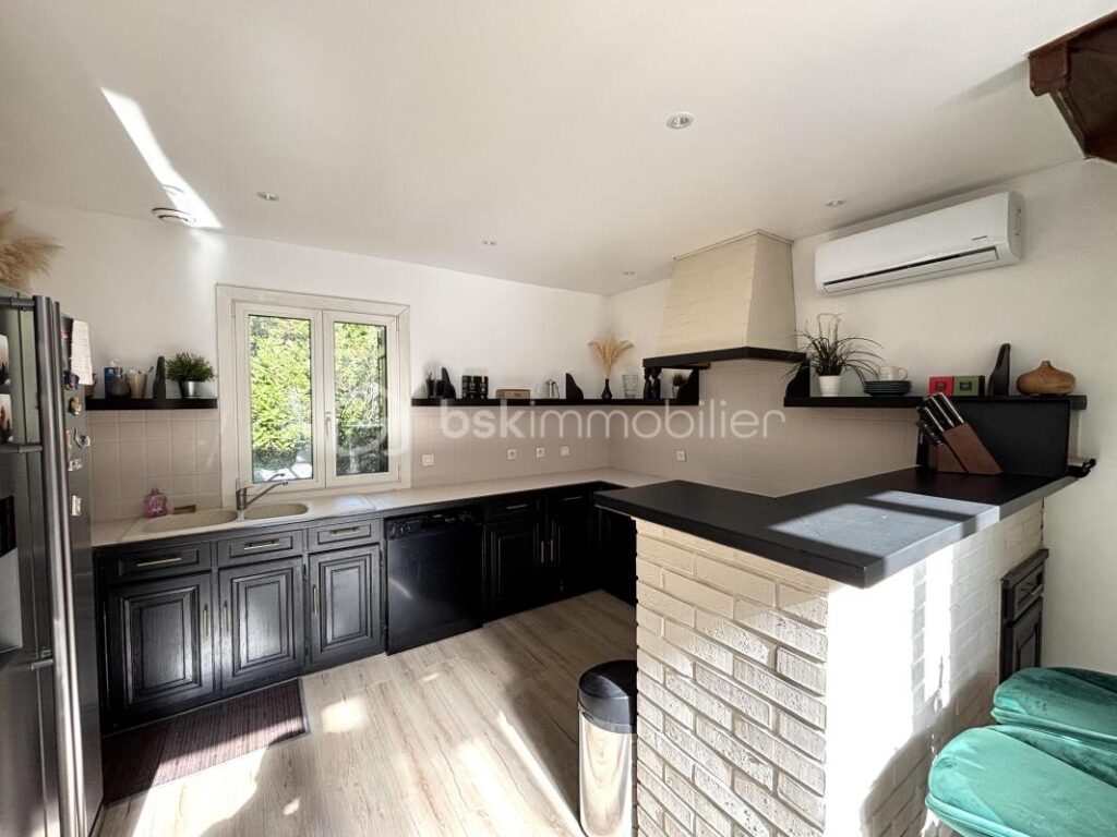 Maison à vendre de 141 m2 Varennes-Jarcy – 6 pièces – 4 chambres – 141 m²