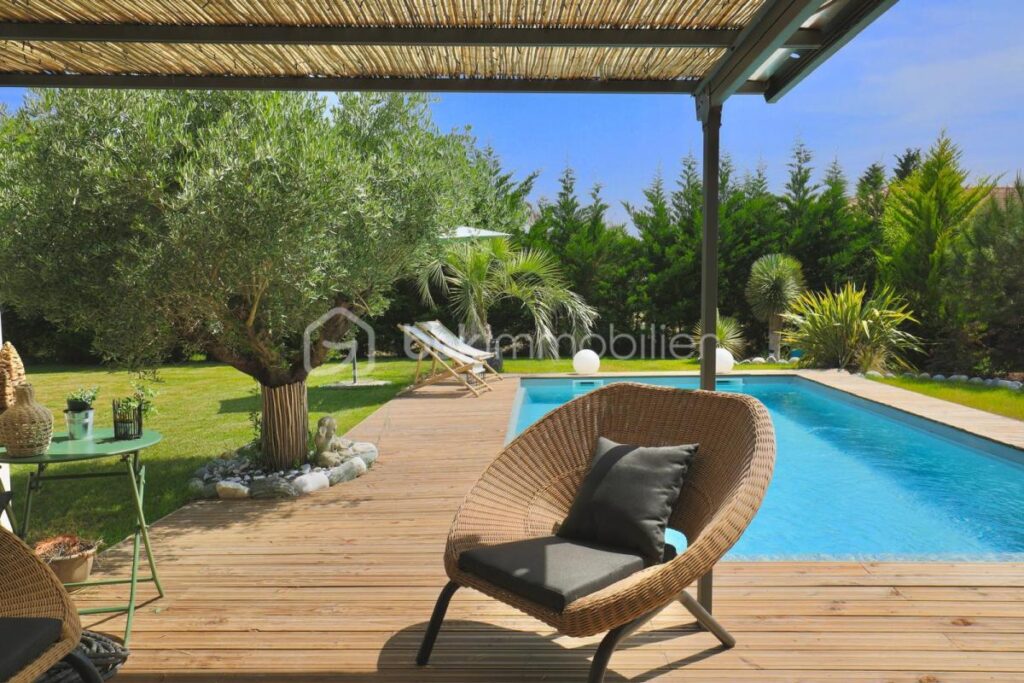 T5 CONTEMPORAINE PISCINE COMMERCES A PIED – 5 pièces – 5 chambres – 144 m²