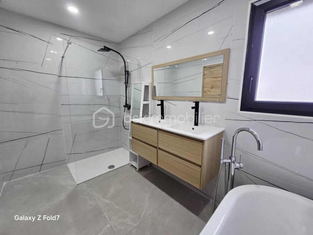 CONTEMPORAINE DE PLAIN PIED FALGUIERES T5 AVEC PISCINE – 5 pièces – 4 chambres – 171 m²