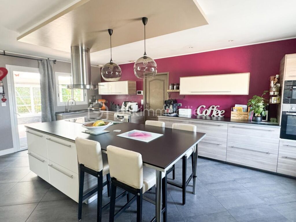 Maison de plain-pied 4 chambres 130m2 + véranda de 45m2 – 6 pièces – 4 chambres – 130 m²