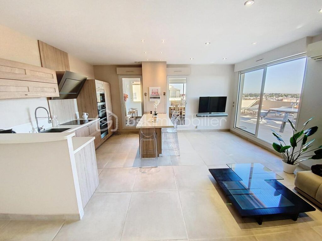 •⁠ ⁠COUP DE COEUR – LATTES PORT ARIANE- RARE – VUE EXCEPTIONNELLE- APPARTEMENT T3 DE STANDING 89m2- DEUX GARAGES BOX – DEUX PLACES DE PARKING * – 3 pièces – 2 chambres – 89 m²