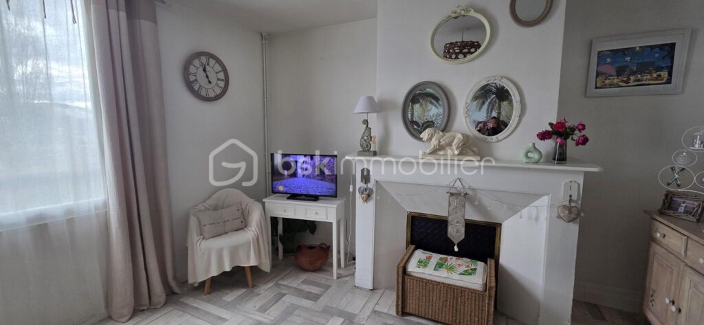 Charmante maison mitoyenne avec jardin à 2 minutes du centre-ville – 6 pièces – 4 chambres – 101 m²