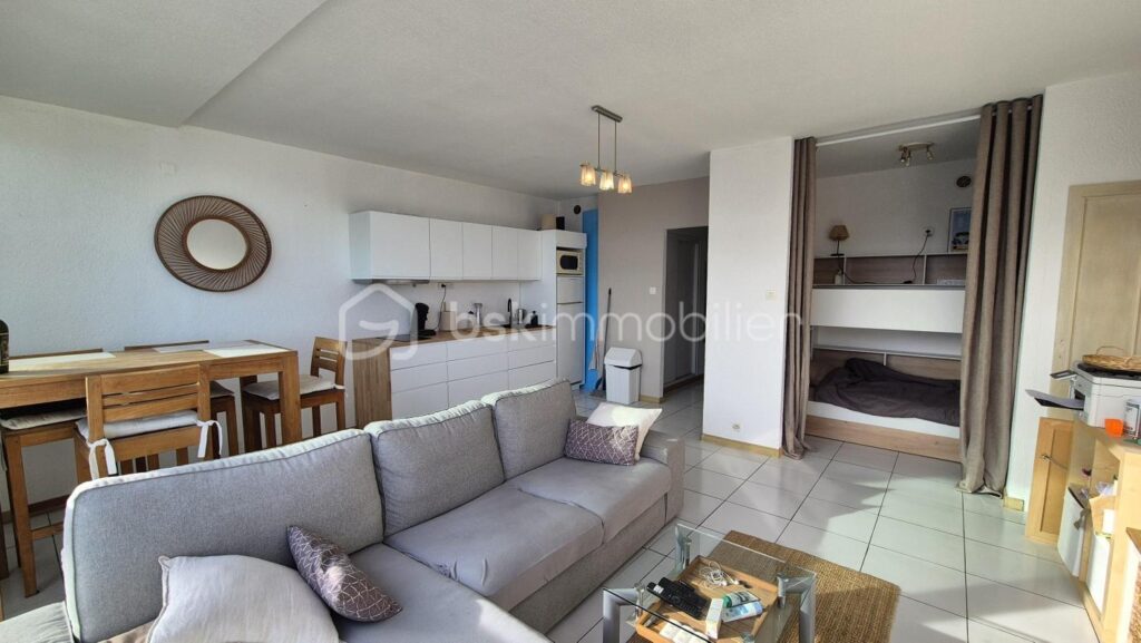 A VENDRE APPARTEMENT T2 CABINE RENOVE DE 50M² A SAINT CYPRIEN – COTE PLAGE – FRONT DE MER – VUE SUR LA MEDITERRANNEE ET LES ALBERES – PARKING PRIVE – ASCENSEUR – EMPLACEMENT PREMIUM – 3 pièces – 2 chambres – 50 m²