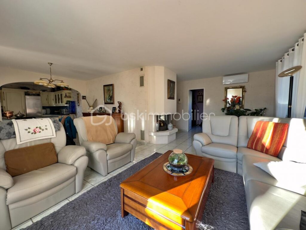 Découvrez le confort d&rsquo;une maison traditionnelle sans mitoyenneté à Thézan-lès-Béziers – 6 pièces – 5 chambres – 150 m²