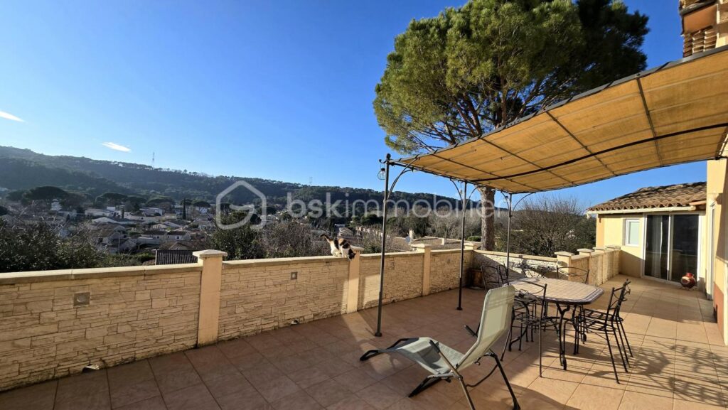 Villa T6 avec vue imprenable, piscine et spa – 6 pièces – 4 chambres – 156 m²