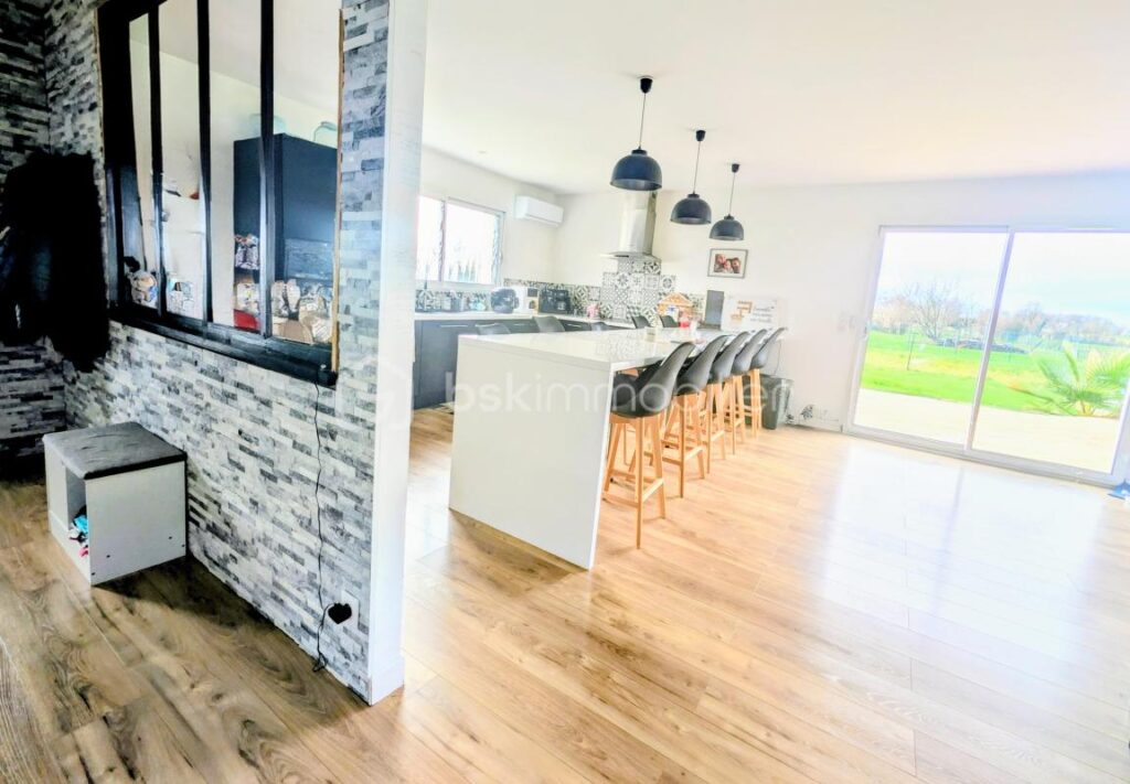 Maison récente 2017 – DPE A/A – Jardin – Piscine – Quartier calme – Pont-l’Abbé-d’Arnoult (17) – 5 pièces – 4 chambres – 115 m²