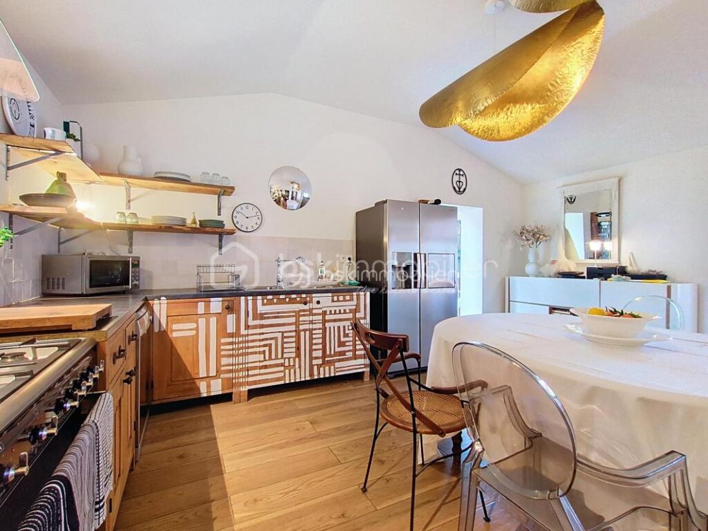 Superbe propriété rénovée – Piscine, dépendance & art de vivre en Camargue – 8 pièces – 4 chambres – 253 m²