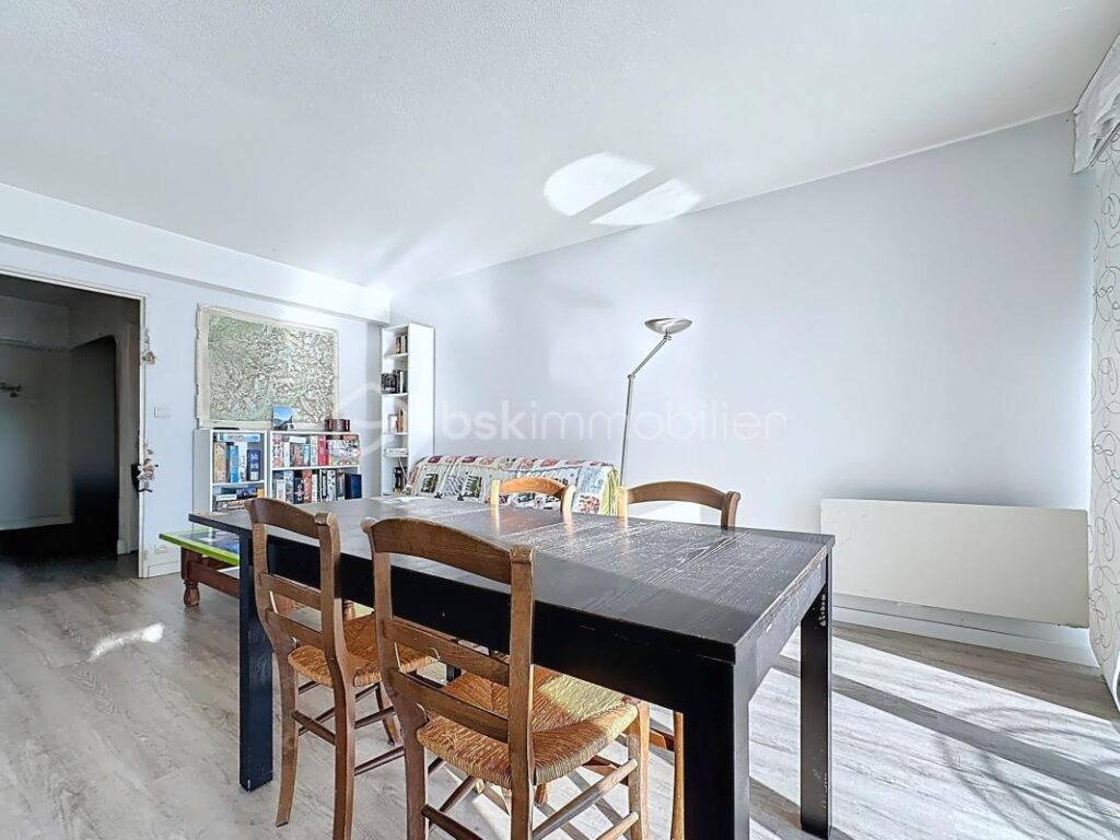 ✨ T4 traversant avec terrasse, vue dégagée et parc – Résidence fermée avec ascenseur ✨ – 4 pièces – 3 chambres – 84 m²