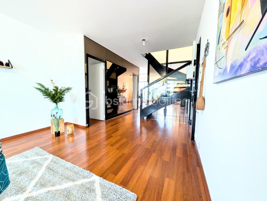 💎 APPARTEMENT D’EXCEPTION : DUPLEX DE STANDING AVEC VUE CATHÉDRALE ! ‘Le prestige du Dernier Étage’ – 6 pièces – 4 chambres – 135 m²