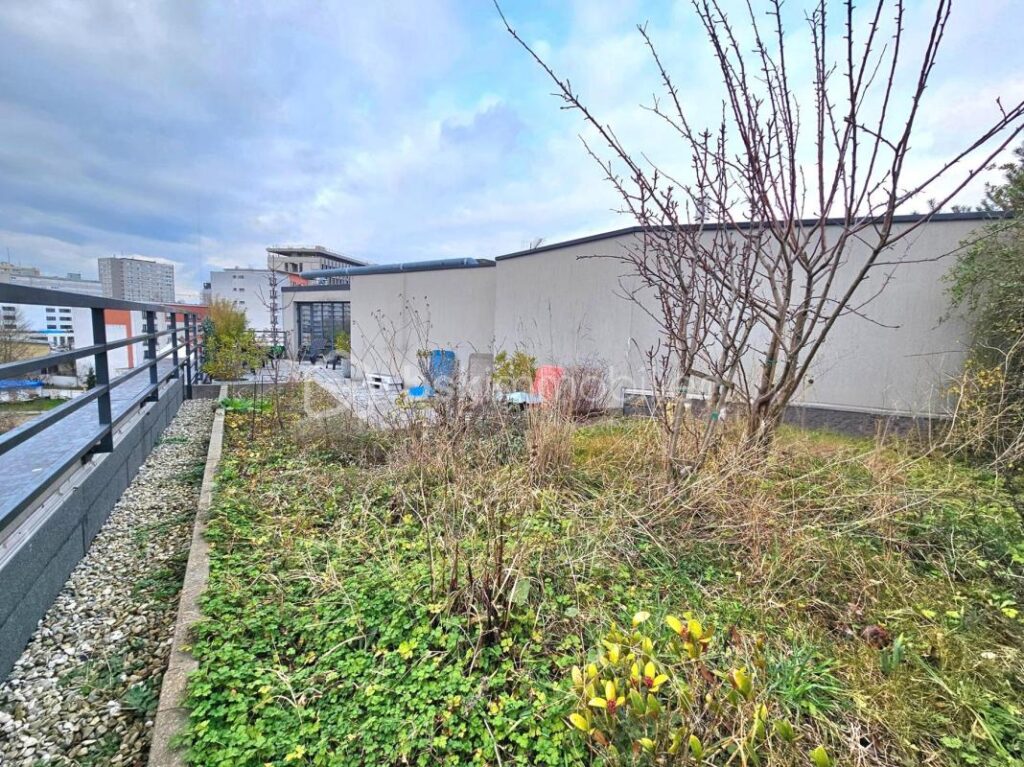 Métro Mairie DUPLEX dernier étage avec Terrasse ROOFTOP de 78m² SUD parking cave DPE C – 3 pièces – 2 chambres – 71 m²