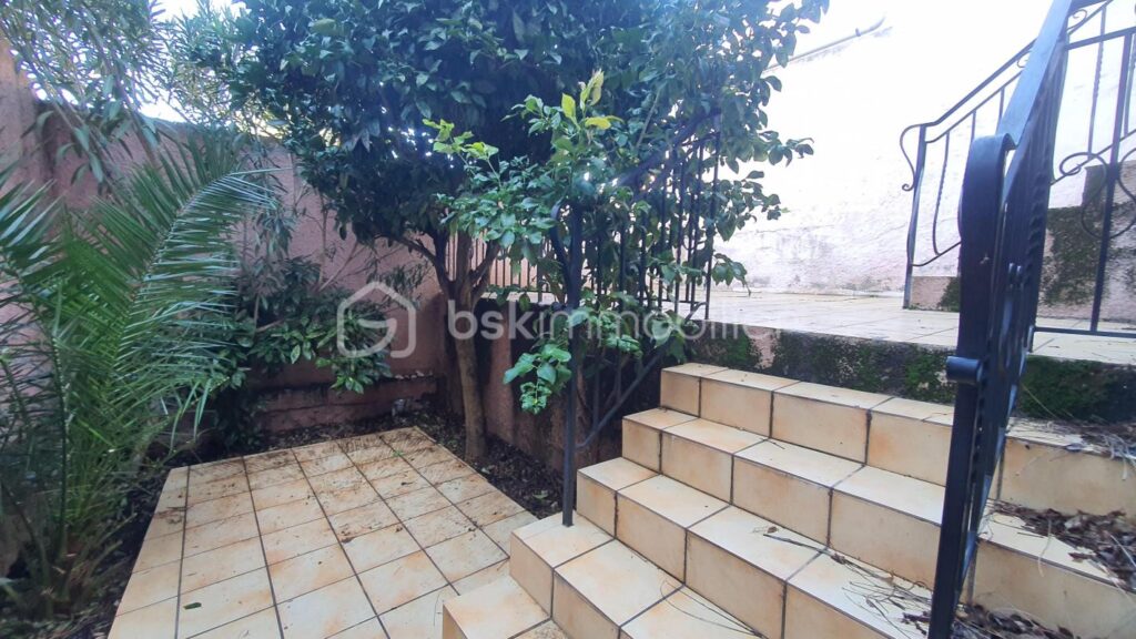 MAISON DE VILLAGE – 3 CHAMBRES – TERRASSE – GARAGE – 4 pièces – 3 chambres – 104 m²