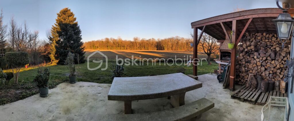 Vendu – 5 pièces – 3 chambres – 145 m²