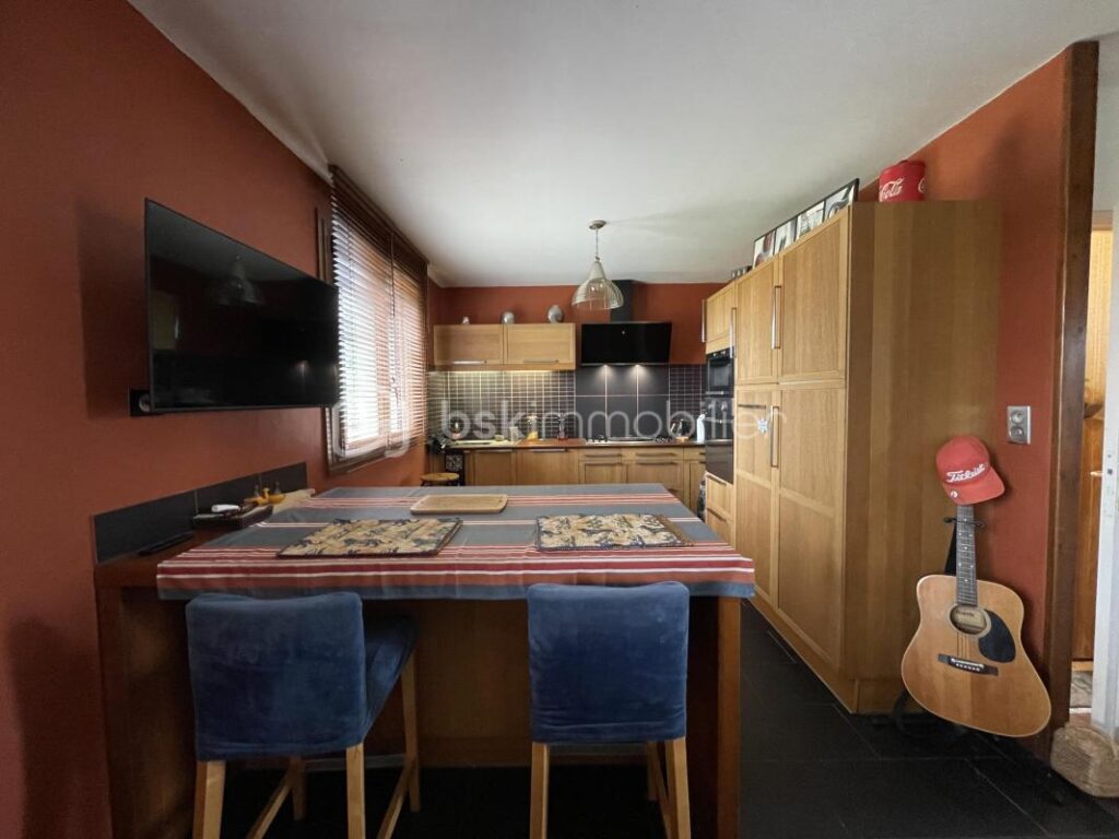 Maison familiale avec piscine à Coufouleux – 6 pièces – 4 chambres – 175 m²