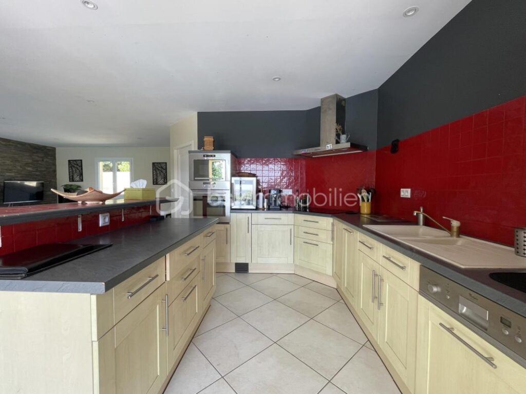 VILLA DE PLAIN PIED AVEC PISCINE – 5 pièces – 4 chambres – 146 m²