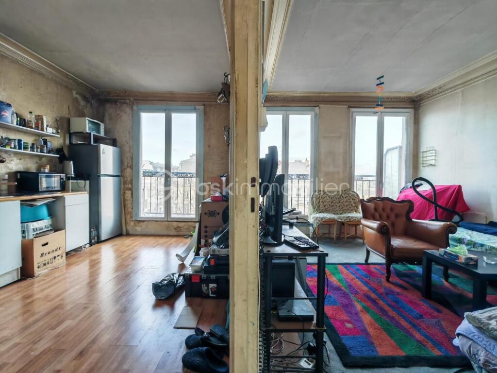 T2 à rénover entièrement avec balcon – Quartier vivant Stalingrad / Canal – Vue dégagée – 2 pièces – 1 chambre – 30 m²