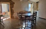 Maison de village en pierre avec jardin – Fort potentiel de rénovation – Village calme proche Uzès – 4 pièces – 2 chambres – 78 m²