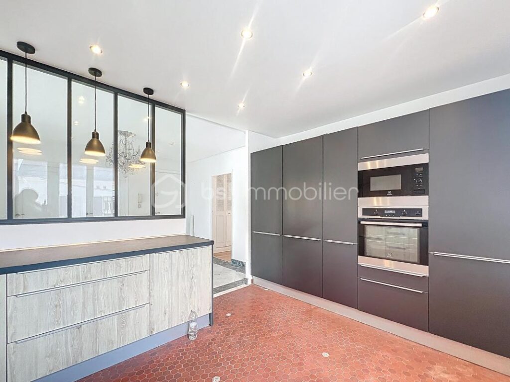 Appartement 4 pièces de 122 m2 refait entièrement à neuf à L’HAY LES ROSES – 4 pièces – 2 chambres – 121 m²