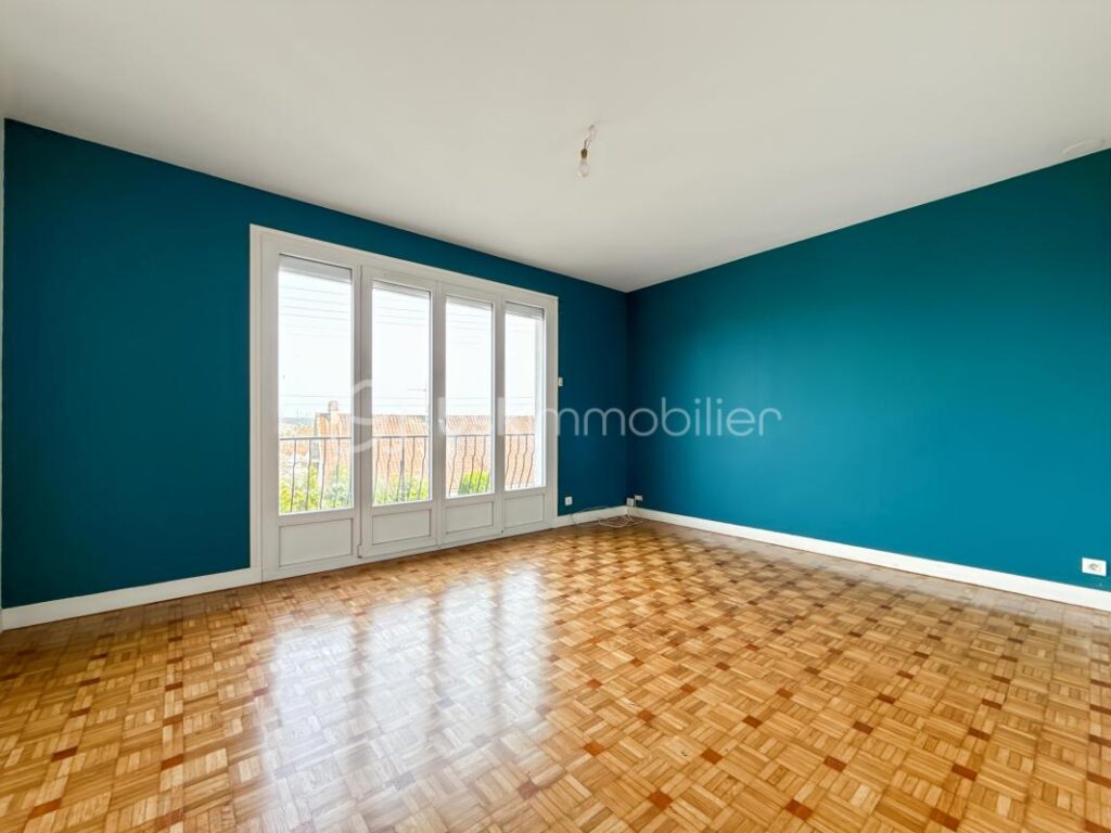 Maison 7 pièces de 141m2 à PARON (89100) – 7 pièces – 5 chambres – 141 m²