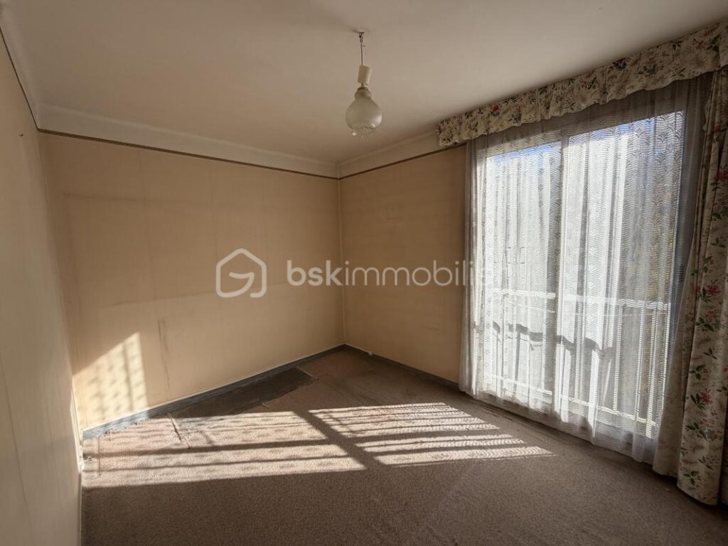 T4 duplex 67,5 m² dernier étage – loggia, garage, cave, parking – Hyères Ouest – 4 pièces – 3 chambres – 67 m²