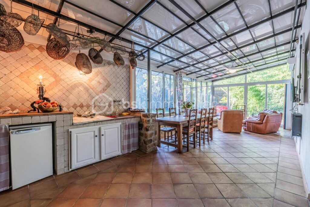 MAISON DE CHARME AU PRADET – LES OURSINNIÈRES – 7 pièces – 4 chambres – 192 m²