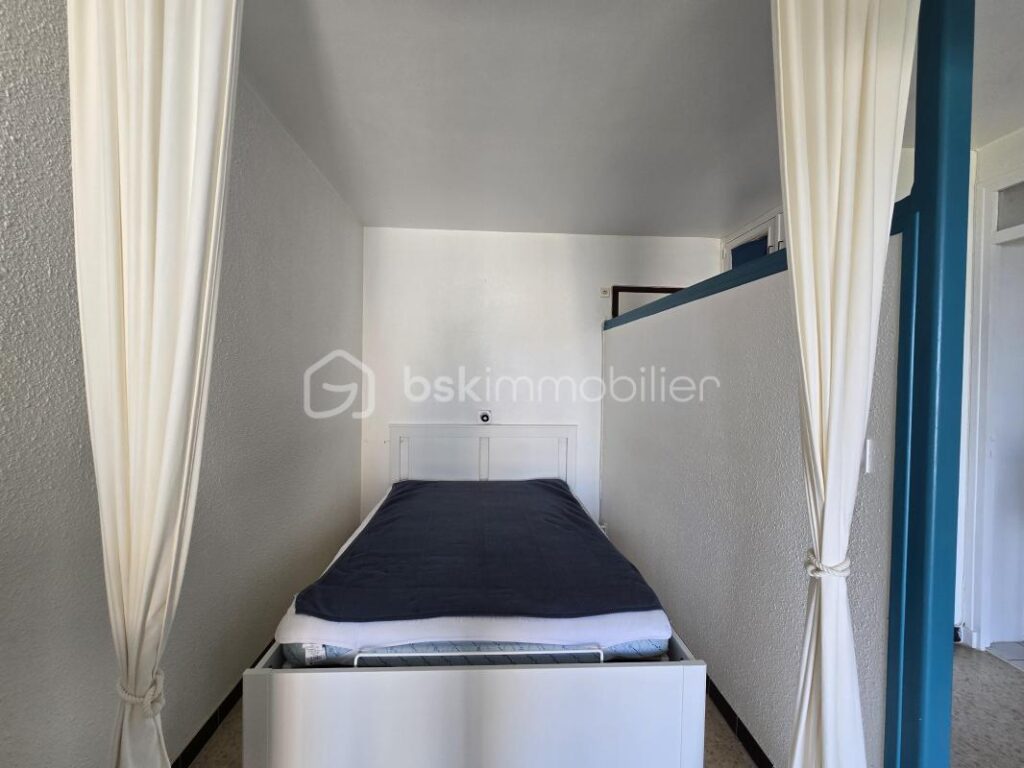 EN EXCLUSIVITE – VUE – COIN NUIT – 1 pièce – NR chambres – 27 m²