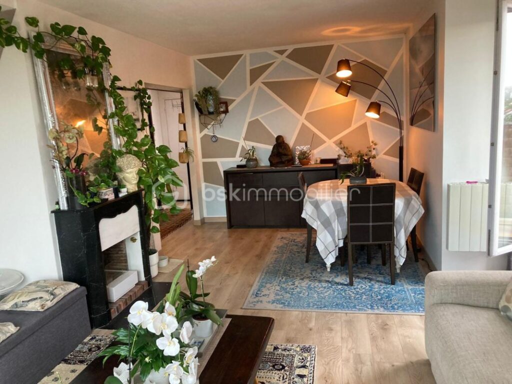 – ROOF TOP AVEC TERRASSE DE 35 M2- DERNIER ÉTAGE – Appartement 3 pièces de 72 m2 + parking en sous-sol – 3 pièces – 2 chambres – 71 m²