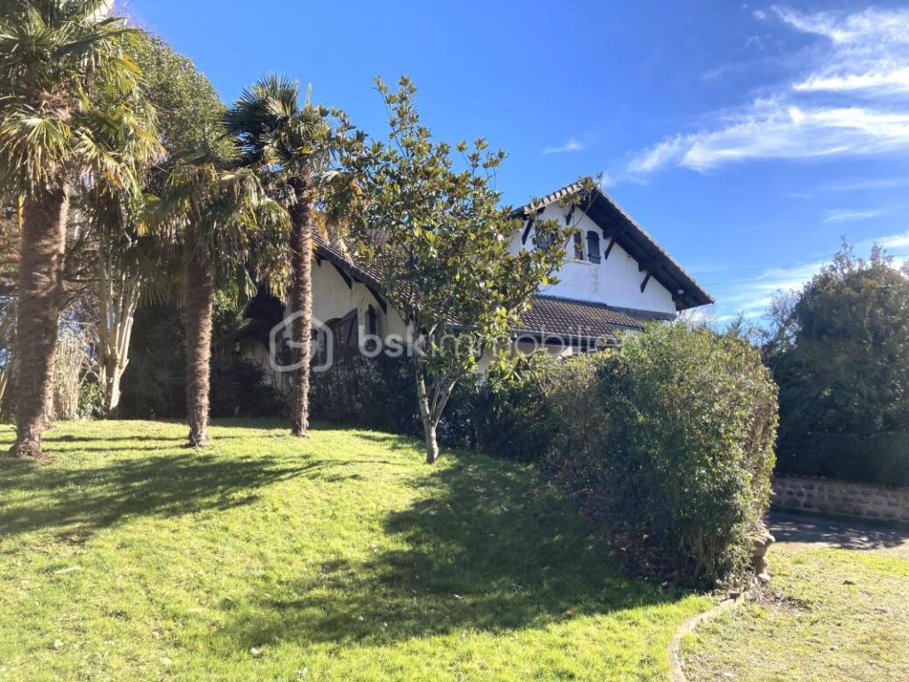 Havre de paix… maison avec vue sur les Pyrénées et piscine couverte – 5 pièces – 4 chambres – 158 m²