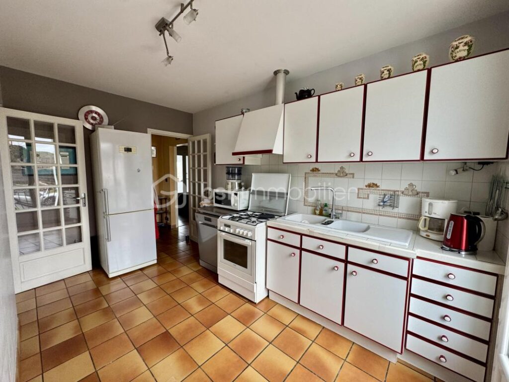 Maison 79m2 – 2 chambres – Sous-sol complet – terrain 706m2 – 4 pièces – 2 chambres – 79 m²