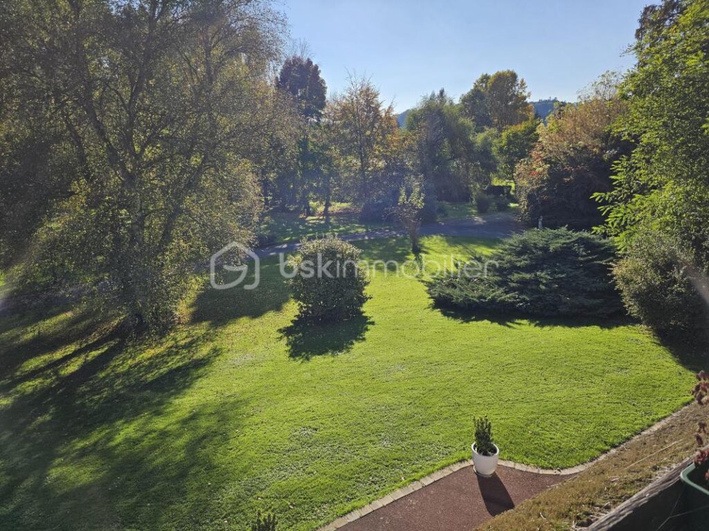 COUP DE COEUR : Magnifique chaumière, où vous admirerez le jardin depuis le SPA – 9 pièces – 5 chambres – 470 m²