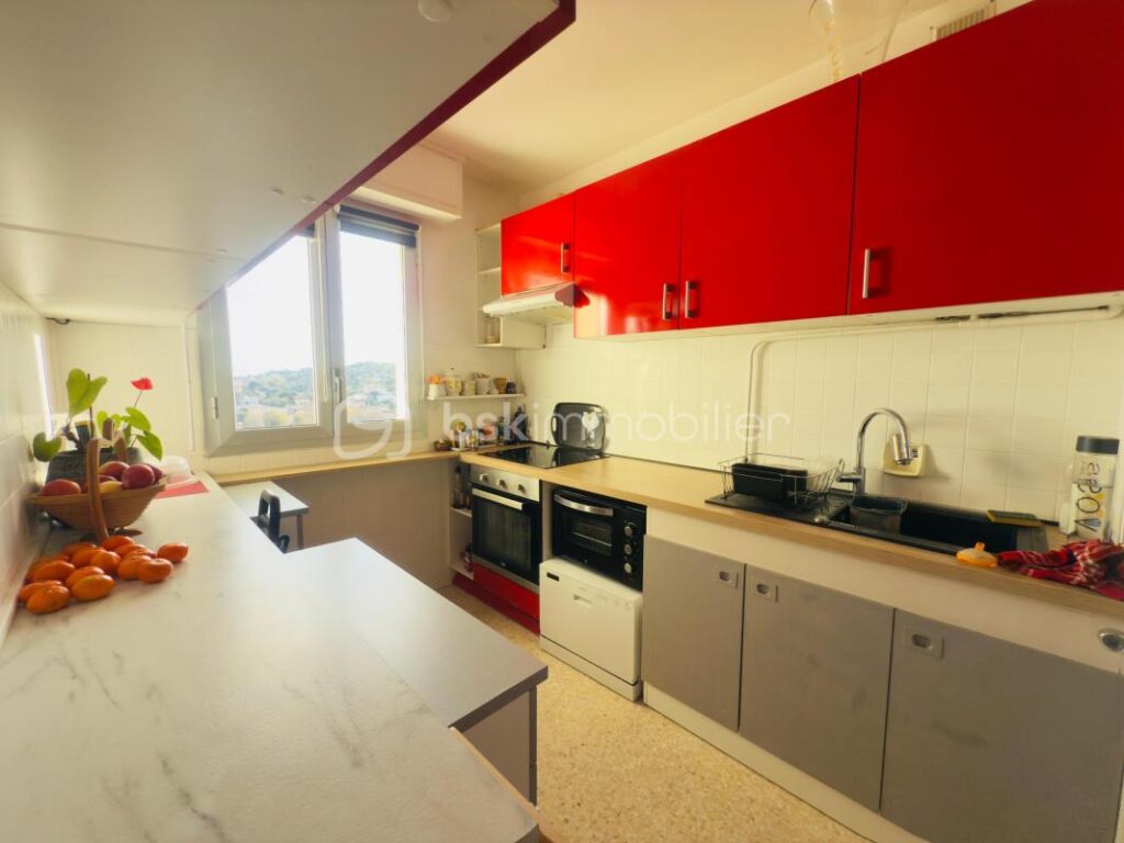 LE CANNET – Appartement 4 pièces – 77M² – Dernier étage – Vue mer – Proches tous commerces à pied – 4 pièces – 3 chambres – 77 m²