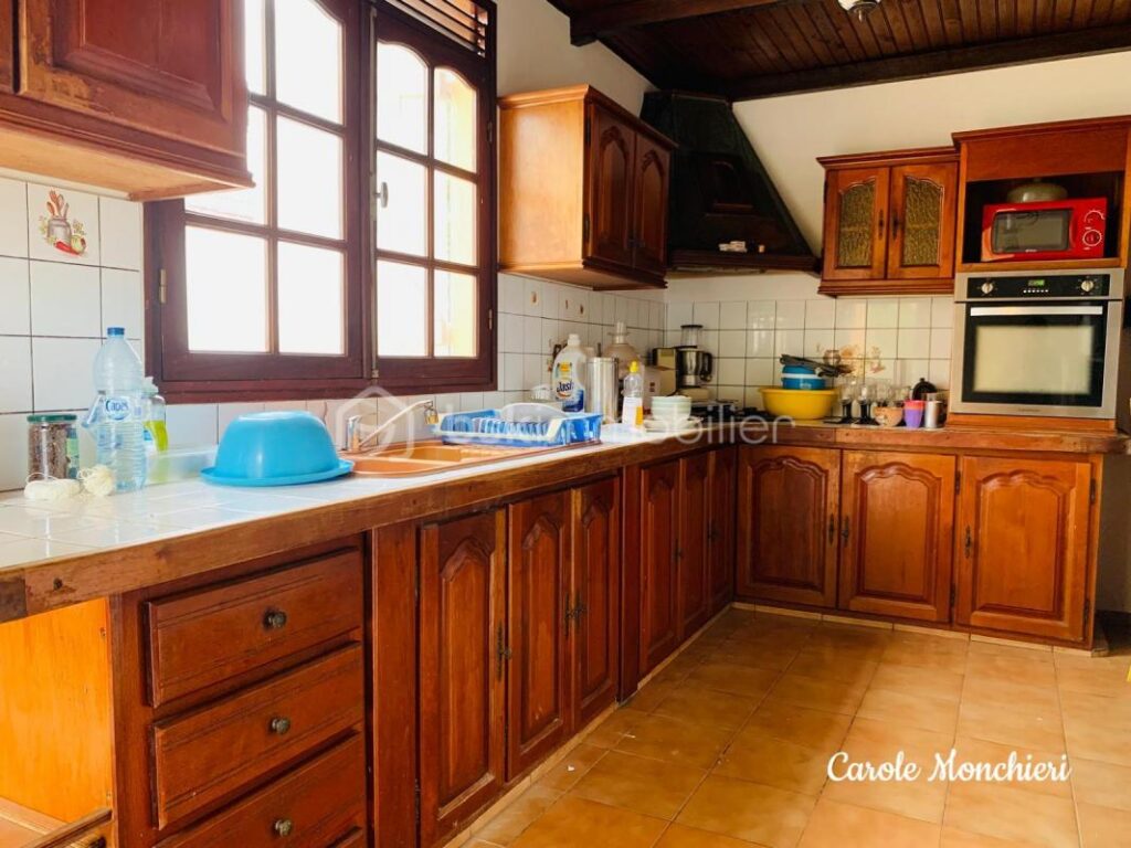 MAISON – 8 pièces – 6 chambres – 193 m²