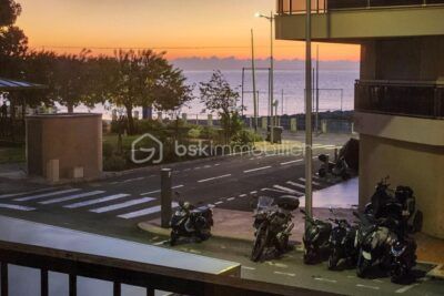 Appartement 3 pièces avec balcon • vue mer • 30m des plages – 3 pièces – 2 chambres – 70 m²