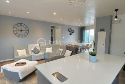 Propriété récente avec espace bien-être, fort potentiel locatif et vue montagne dégagée – 5 pièces – 3 chambres – 160 m²