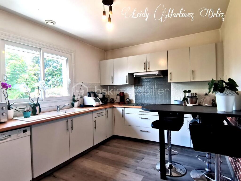 Belle maison, rénovée, 114m², 4 chambres, terrasse couverte, piscine et garage, terrain de 1000m² environ – 6 pièces – 4 chambres – 114 m²