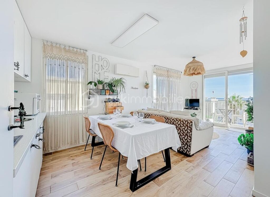 DERNIER ÉTAGE – VUE MER ET ÉTANGS – TERRASSE PANORAMIQUE – 3 pièces – 2 chambres – 48 m²