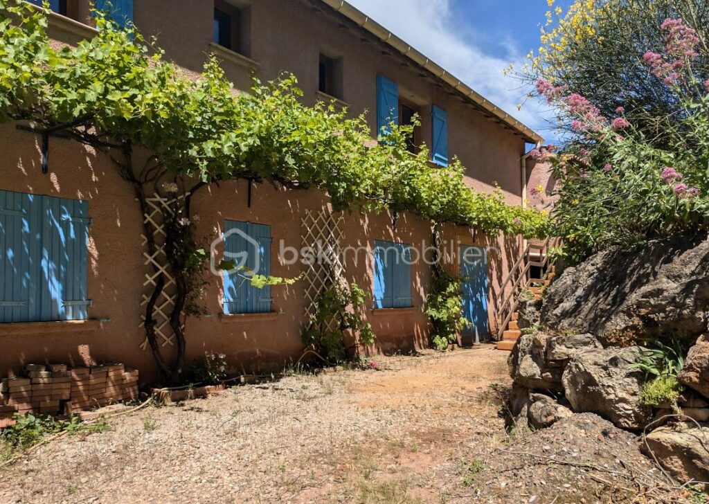 VILLA de 257 M² A LIAUSSON 34800 – 11 pièces – 8 chambres – 257 m²