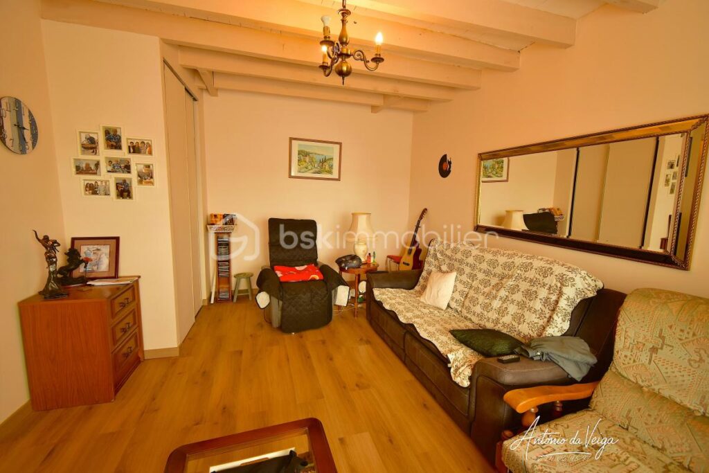 Spacieuse maison de village avec vue panoramique – 6 pièces – 4 chambres – 125 m²