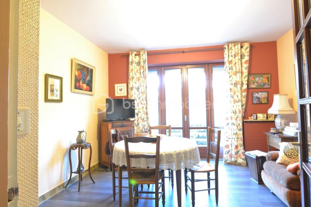 *** SUPERBE PROPRIETE DE 2875 m² 1 MAISON PRINCIPALE 1 MAISON DE VIGNE – MARVEJOLS – *** – 7 pièces – 6 chambres – 282 m²