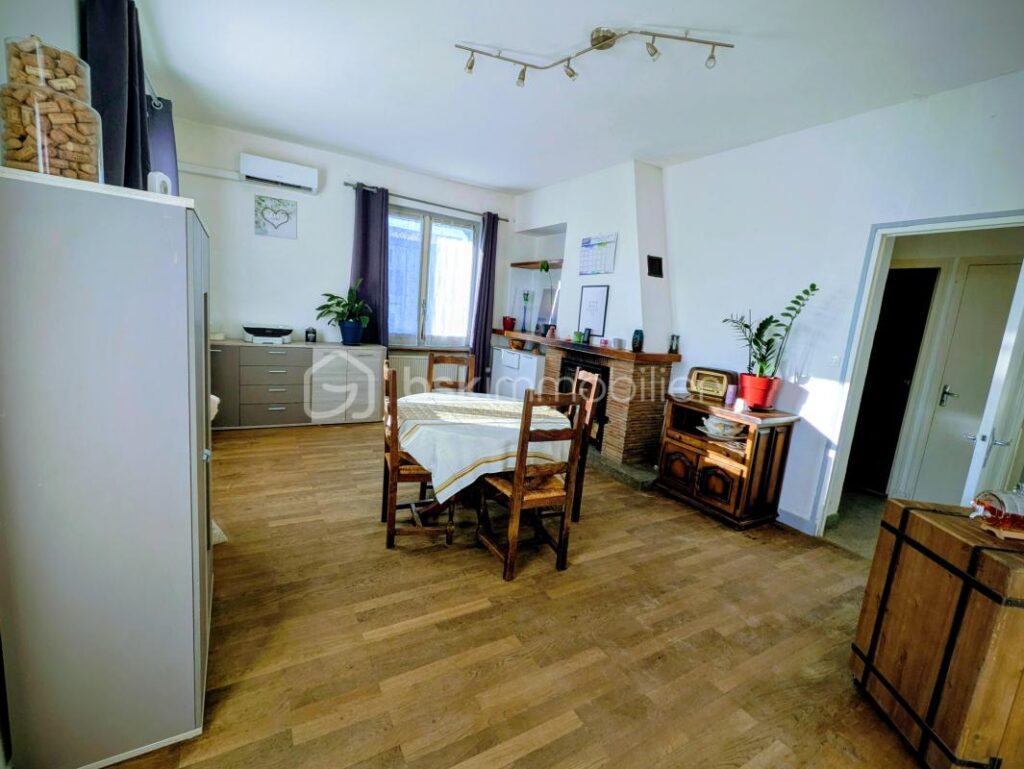 Maison individuelle dans petit village – 6 pièces – 4 chambres – 114 m²