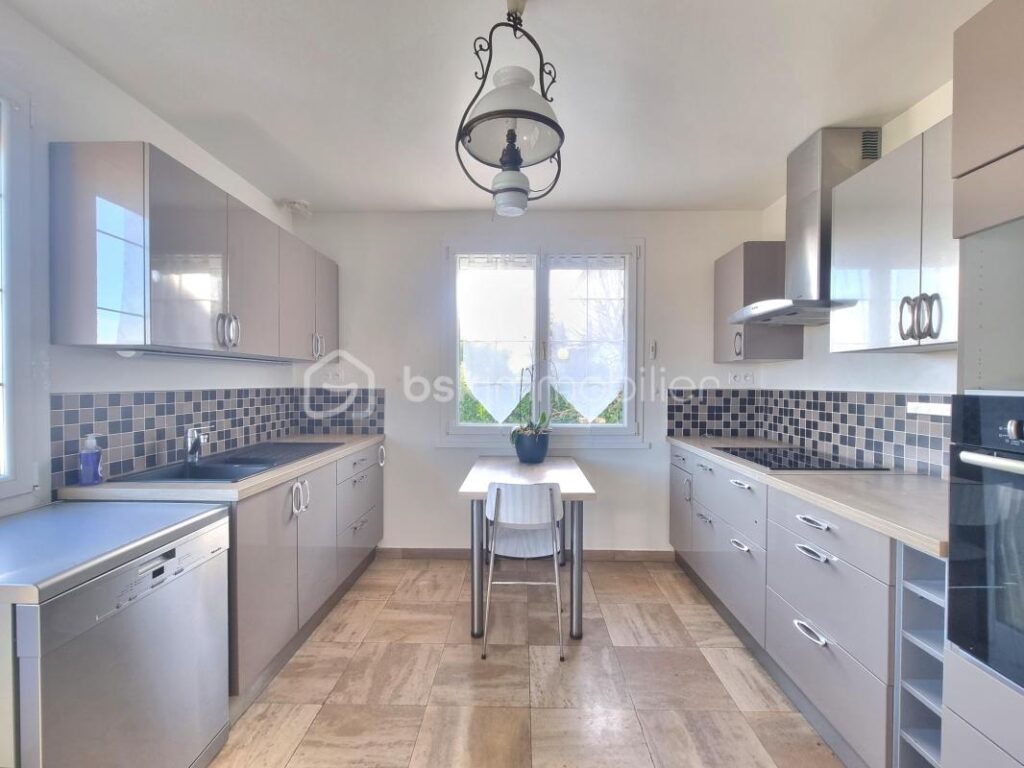 MAISON SUR SOUS-SOL TOTAL_4 CHAMBRES_ JARDIN ! – 5 pièces – 4 chambres – 130 m²