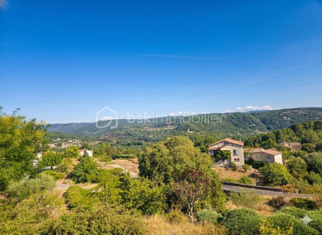 SUD ARDÈCHE – LES VANS : MAISON TRADITIONNELLE AVEC VUE PANORAMIQUE ET DOUBLE LOGEMENT – 6 pièces – 4 chambres – 163 m²