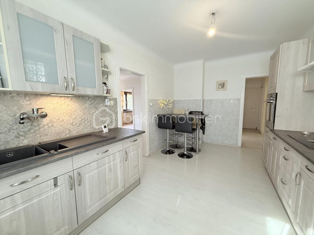 BAISSE DE PRIX !! – 5 pièces – 3 chambres – 136 m²