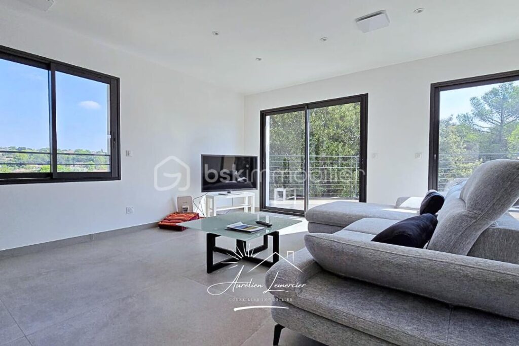 Villa 5 pièces 147m2 sur un terrain de 450m2 – Poulx – 5 pièces – 4 chambres – 147 m²