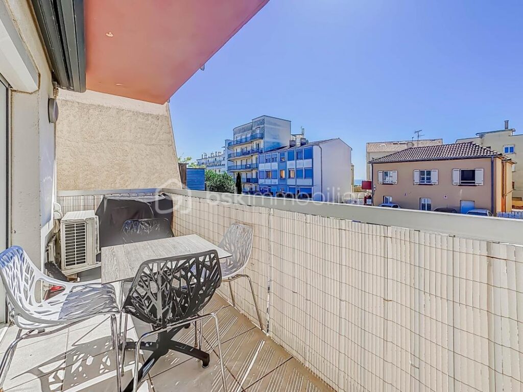 EXCLUSIVITE *** Magnifique Appartement T2 entièrement rénové avec terrasse et parking à PALAVAS *** – 2 pièces – 1 chambre – 40 m²