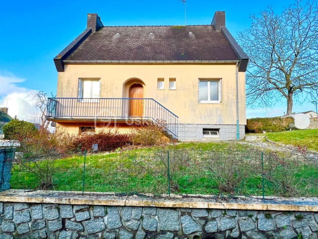 Charmante Maison Familiale de 111 m² – Grand Terrain et Sous-sol Complet – 5 pièces – 3 chambres – 111 m²