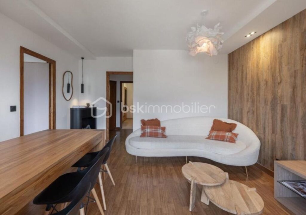 Appartement rénové 73 m² – Dernier étage – Traversant – Vue Mont-Blanc – Megève (Le Villaret) – 4 pièces – 3 chambres – 73 m²